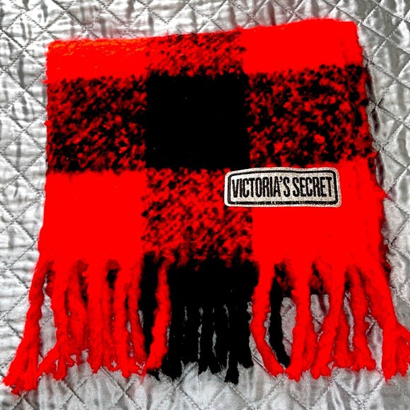 VICTORIA SECRET BUFFALO PLAID SCARF NWT - Picture 3 of 6